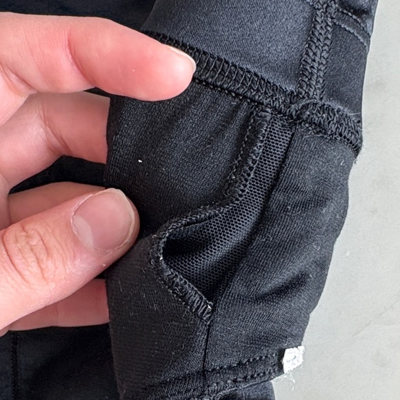 Lululemon Black Energy Bra Longline Strappy Sports Satin Shine Bra 4 - Picture 8 of 8